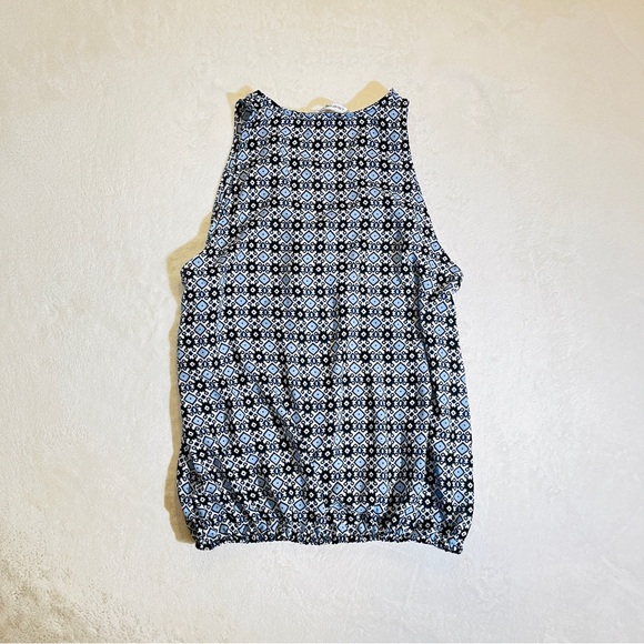 Sleeveless Geometric Print Top in Blue and Black - Picture 2 of 5